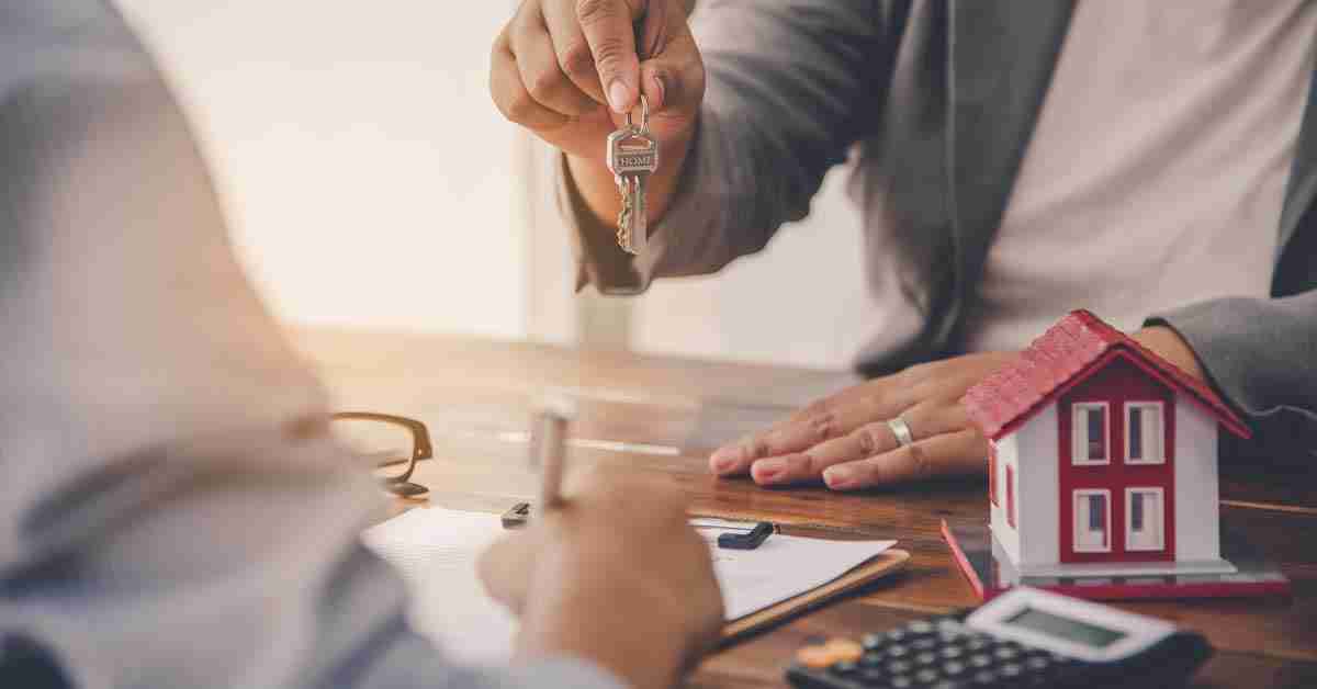 Home Loan Serviceability handing over house keys.